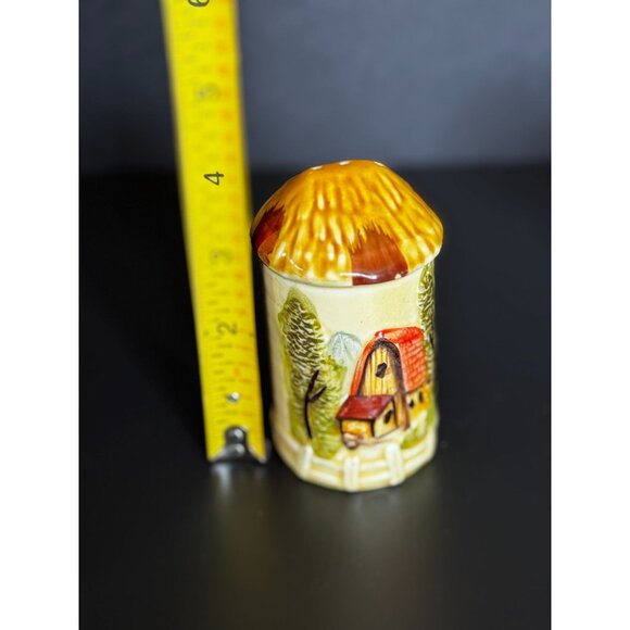 Vintage Country Farm Barn Salt & Pepper Shakers Hand Painted Ceramic Silo Design - Picture 10 of 12